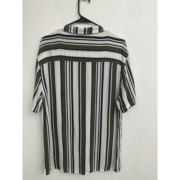 Vintage Re-mastered Men’s Shirt Size L Button Down Short Sleeve Collared - Picture 2 of 8